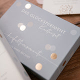 Das Glücksperiment Set | Buch + Kartenset